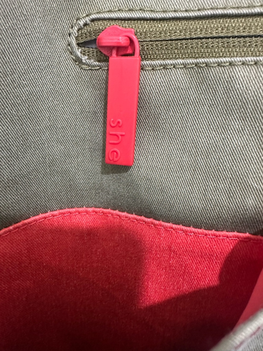 Sherpani Olive Green Tote with Red Accents - Picture 3 of 10